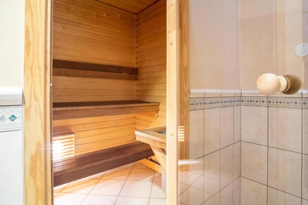 Old Town Square Residence Talin Exterior foto